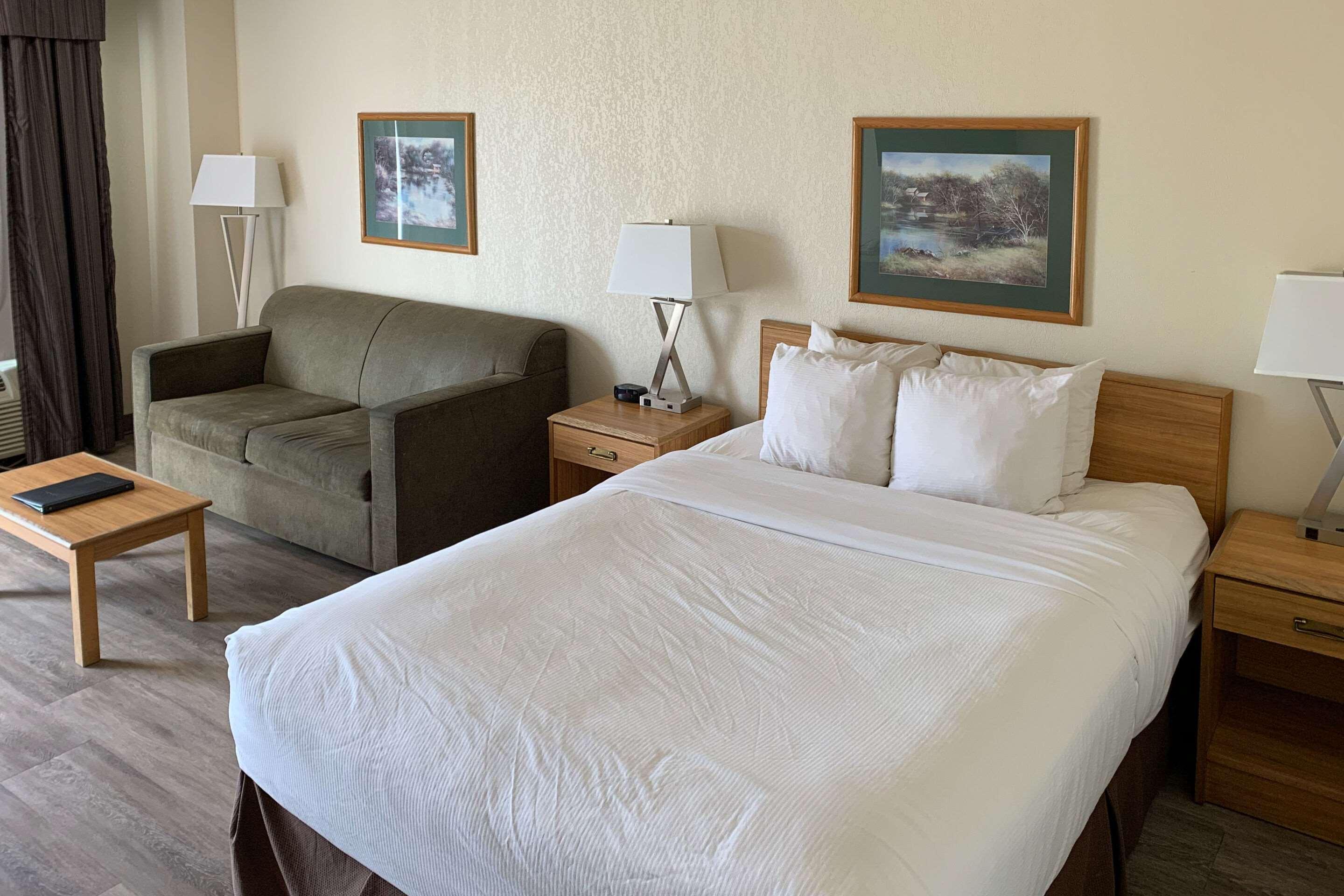 Sky Palace Inn & Suites By Jasper Beeville Exterior foto